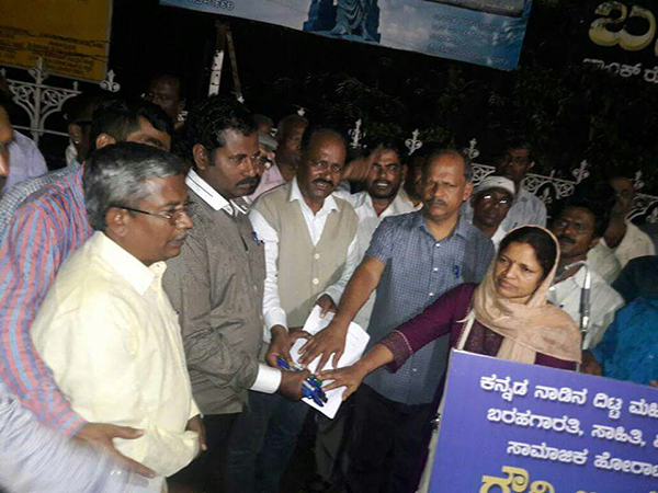 ಗದಗ : ಗೌರಿ ಲಂಕೇಶ್ ಹತ್ಯೆ ಖಂಡಿಸಿ ಪ್ರತಿಭಟನೆ